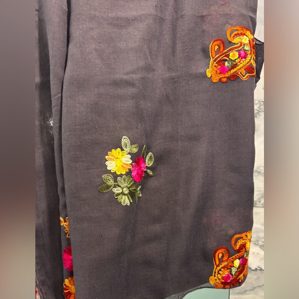 Floral Embroidered Gray Scarf - Picture 2 of 2